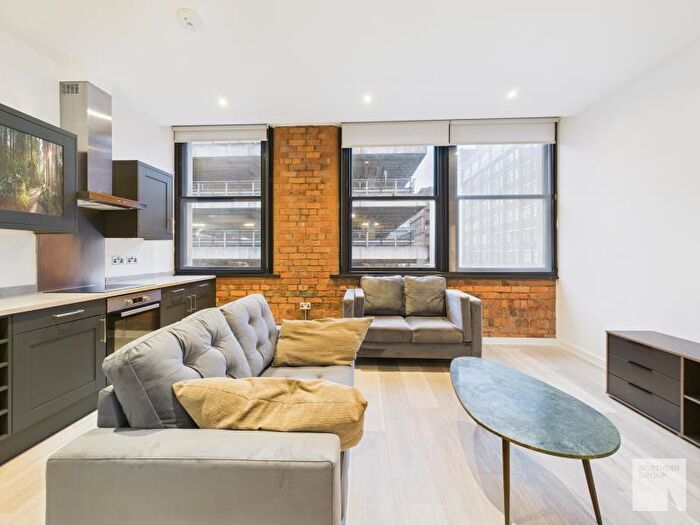 3 Bedroom Apartment To Rent In Flat :: Gramercy House, M1