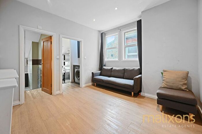 4 Bedroom Flat To Rent In Hoyle Road, London, SW17