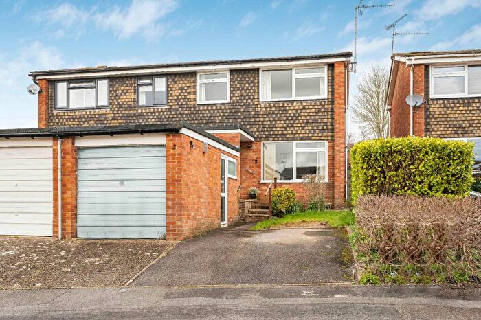 3 Bedroom Semi Detached House For Sale In Swallow Close, Alton, Hampshire, GU34