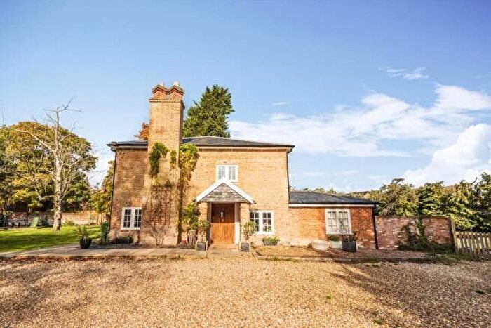 4 Bedroom Detached House To Rent In Hawley Road, Blackwater, Camberley, GU17