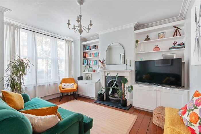2 Bedroom Maisonette For Sale In Oxford Avenue, Wimbledon Chase, SW20