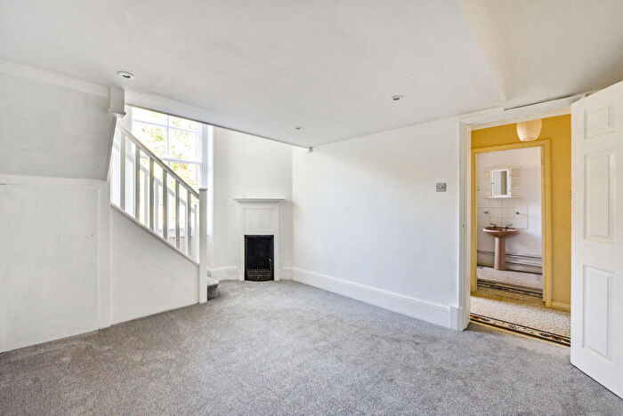 1 Bedroom Flat To Rent In Tower Road, Hindhead, GU26