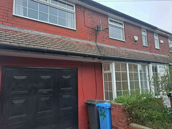 4 Bedroom End Of Terrace House To Rent In Rutland Street, Ashton-Under-Lyne, OL6
