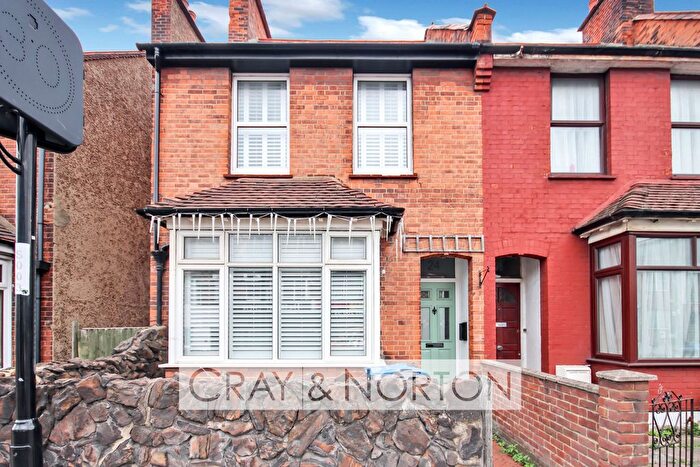 3 Bedroom End Of Terrace House For Sale In Woodside Green, Woodside, SE25