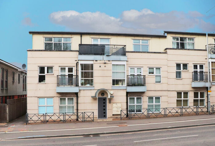 2 Bedroom Apartment To Rent In Kingston Hill, Kingston Upon Thames, Surrey, KT2