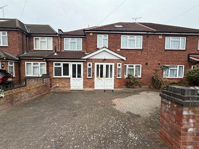 5 Bedroom Semi Detached House For Sale In Ditton Road, Southall, UB2