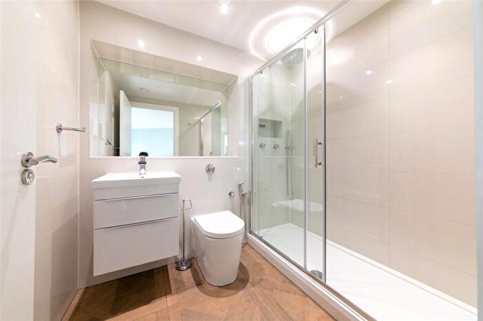 2 Bedroom Apartment To Rent In Trinity Tower, Quadrant Walk, Canary Wharf, London, E14