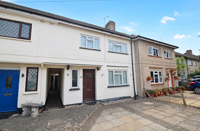 5 Bedroom Terraced House To Rent In Larchwood Drive, Egham, TW20