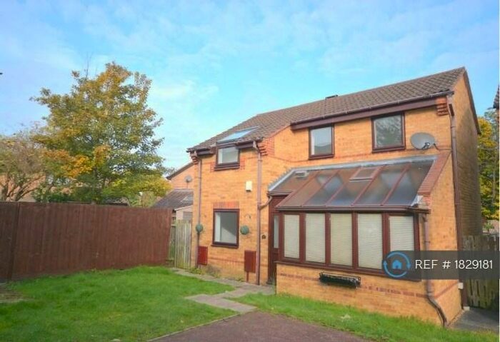 3 Bedroom Detached House To Rent In Grantham Court, Shenley Lodge, Milton Keynes, MK5
