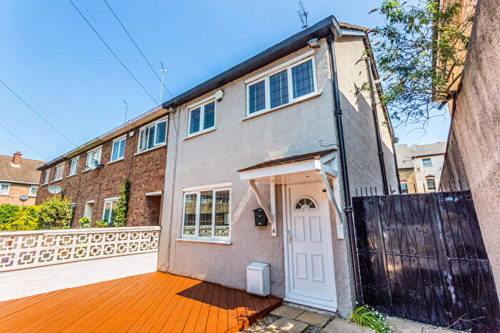4 Bedroom End Of Terrace House To Rent In Carlile Close, Bow, E3