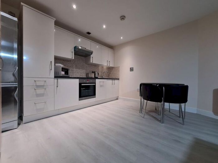 2 Bedroom Flat To Rent In Bute Terrace, Cardiff, CF10