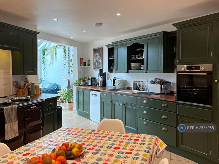 6 Bedroom Detached House To Rent In Stroud, Stroud, GL5