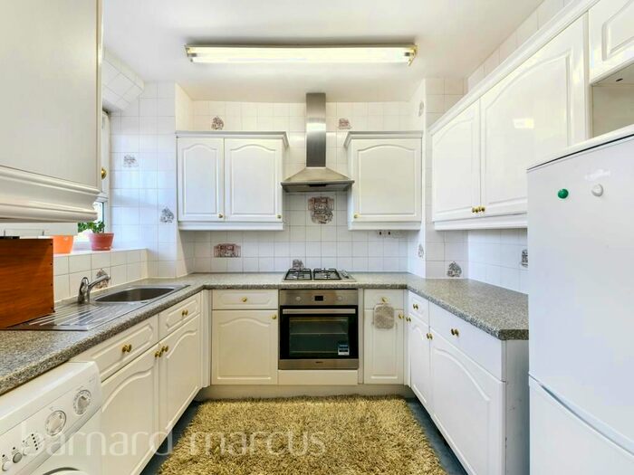 2 Bedroom Flat To Rent In Hercules Road, London, SE1