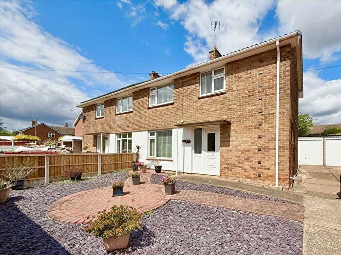 3 Bedroom Semi-Detached House For Sale In Willowdene, Nottingham, NG12