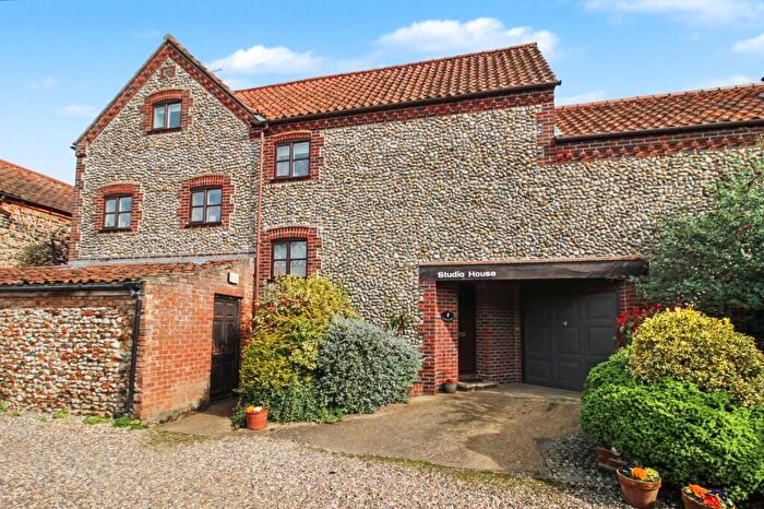 4 Bedroom Town House For Sale In High Street, Holt, Norfolk, NR25