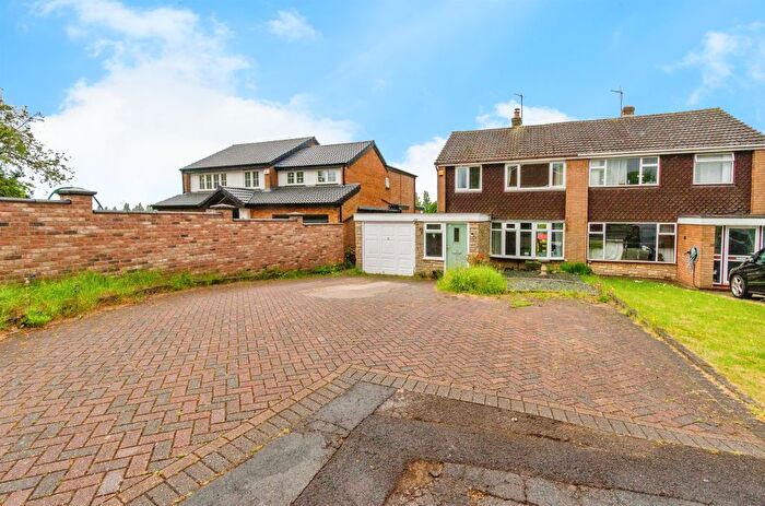 4 Bedroom Semi-Detached House For Sale In Argyle Road, Walsall, WS4