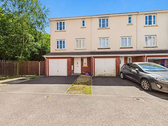 3 Bedroom Semi-Detached House For Sale In Ffordd Yr Afon, Gorseinon, SA4