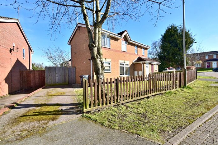 2 Bedroom End Of Terrace House To Rent In Alcott Close, Braunstone, Leicester, LE3