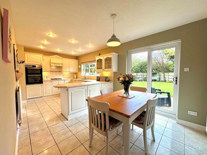 5 Bedroom Detached House For Sale In Capesthorne Drive, Haydon Wick, Swindon, SN25