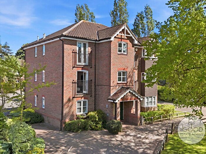 1 Bedroom Flat For Sale In School House Gardens, Loughton, Essex, IG10
