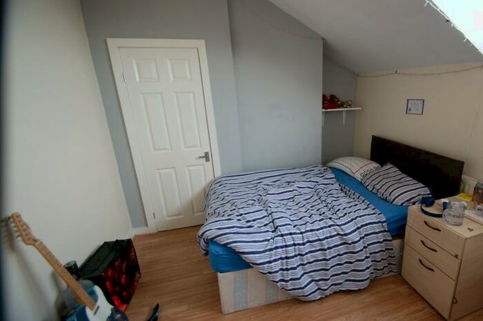 5 Bedroom Terraced House To Rent In Knowle Terrace, Burley, Leeds, LS4