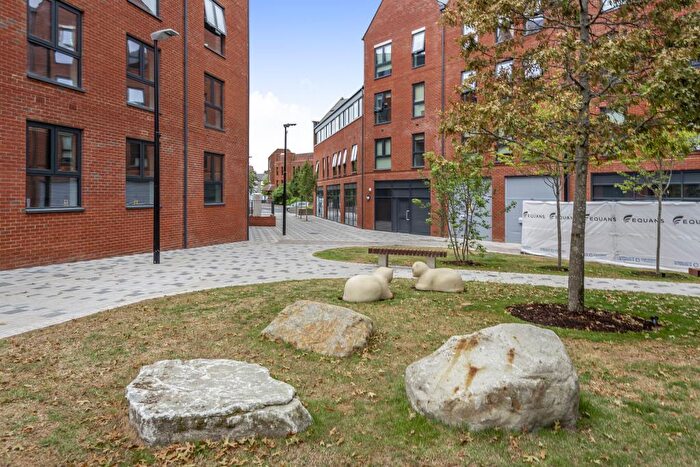 2 Bedroom Apartment To Rent In Newbury, Berkshire, RG14