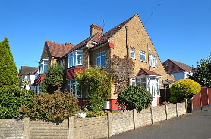 3 Bedroom Semi Detached House For Sale In Ellington Road, Hounslow, TW3