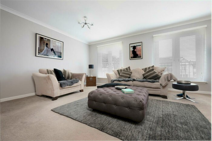 3 Bedroom Town House To Rent In Bailey Grove, Greenock, PA16