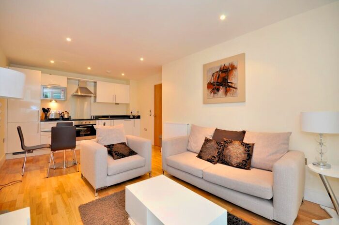 1 Bedroom Flat To Rent In Lanterns Court, Canary Wharf, London, E14