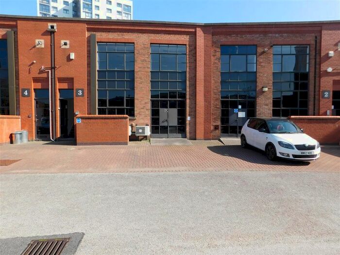 Detached House To Rent In Chester Road, Manchester, M16