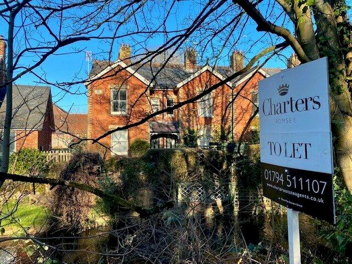 1 Bedroom Maisonette To Rent In South Front, Romsey, Hampshire, SO51