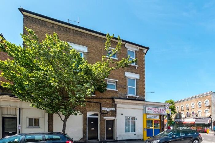 2 Bedroom Flat To Rent In Uxbridge Road, Shepherds Bush, W12