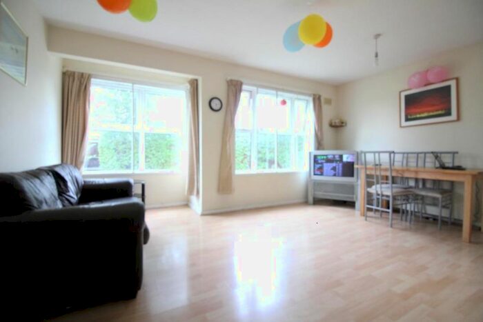 1 Bedroom Property To Rent In High Street, Langley, Slough, SL3