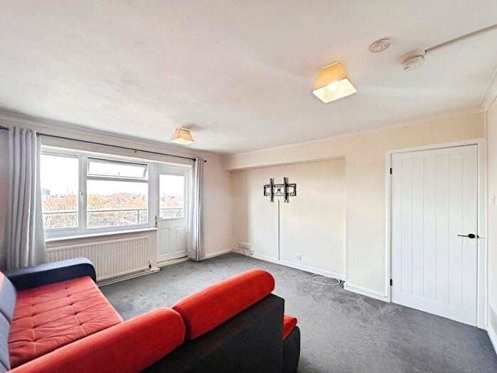 2 Bedroom Flat To Rent In Queensberry Road, Doncaster, South Yorkshire, DN2