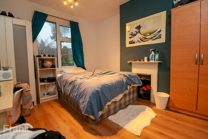 4 Bedroom Semi-Detached House To Rent In Arnold Road, Southampton, SO17