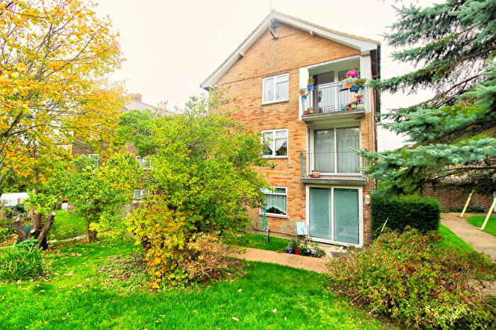 3 Bedroom Flat For Sale In Rockhurst Drive, Eastbourne, BN20