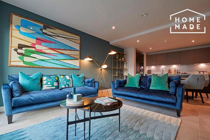 3 Bedroom Flat To Rent In Angel Gardens, M4