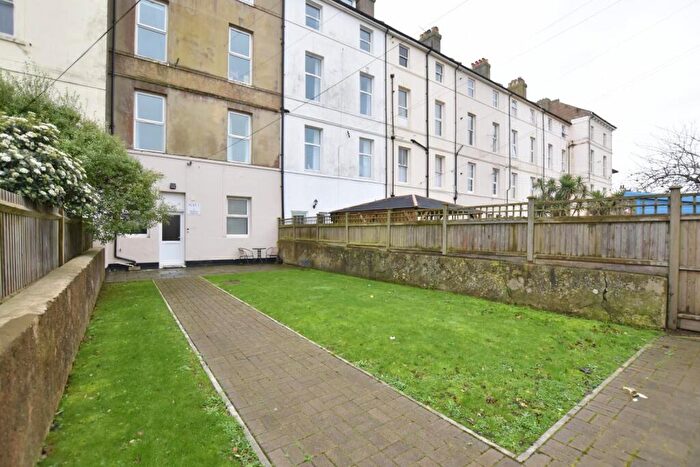 2 Bedroom Flat For Sale In Marine Parade, Hythe, CT21