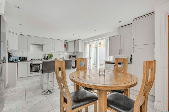 2 Bedroom Property To Rent In Thornbury Road, Brixton Hill, SW2