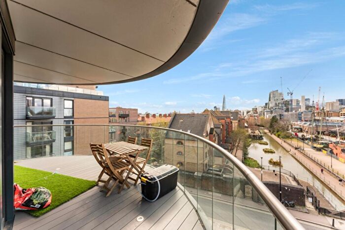 2 Bedroom Apartment For Sale In Park Vista Tower, Wapping Lane, E1W