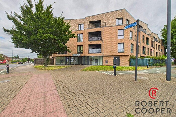 3 Bedroom Apartment For Sale In Eastcote Lane, Rayners Lane, HA2