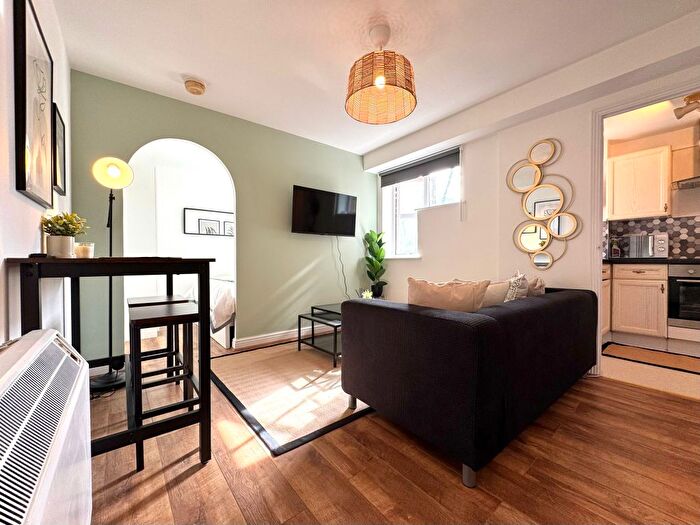 1 Bedroom Flat To Rent In Transom Close, London, SE16