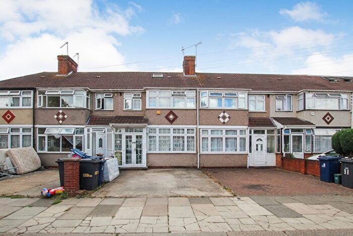 3 Bedroom Terraced House For Sale In Marlborough Road, Southall, UB2