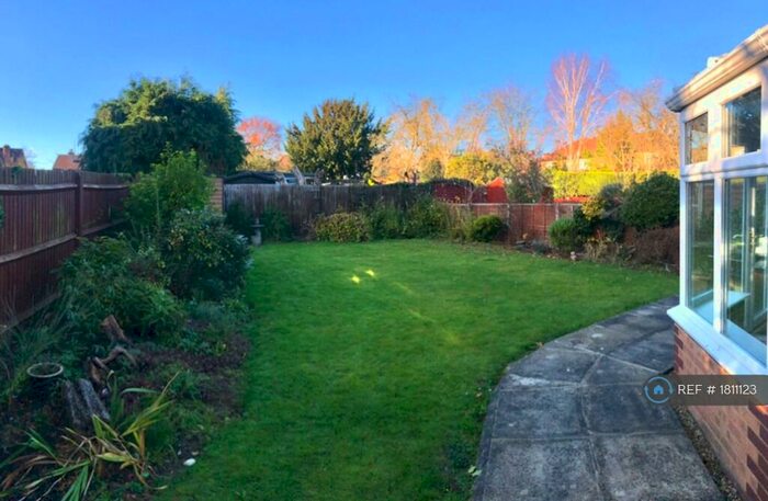 3 Bedroom Detached House To Rent In Hazelwood Close, Harrow, HA2