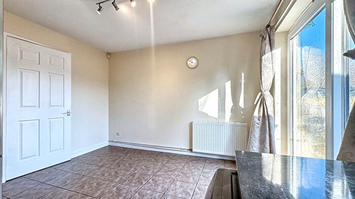 3 Bedroom Semi Detached House To Rent In Chandler Close, Bath, BA1