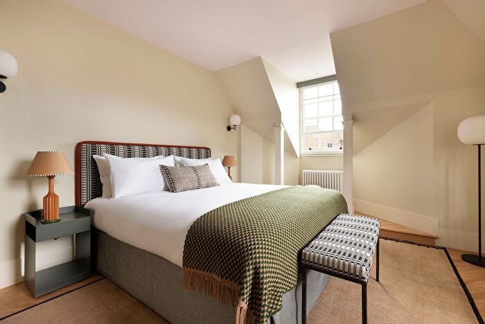 2 Bedroom Flat To Rent In Harley Street, London, W1G