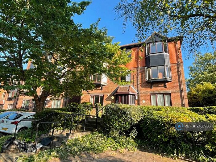 2 Bedroom Flat To Rent In Clowser Close, Sutton, SM1