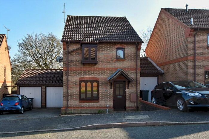 3 Bedroom Link Detached House To Rent In Longfields Drive, Bearsted, Maidstone, ME14