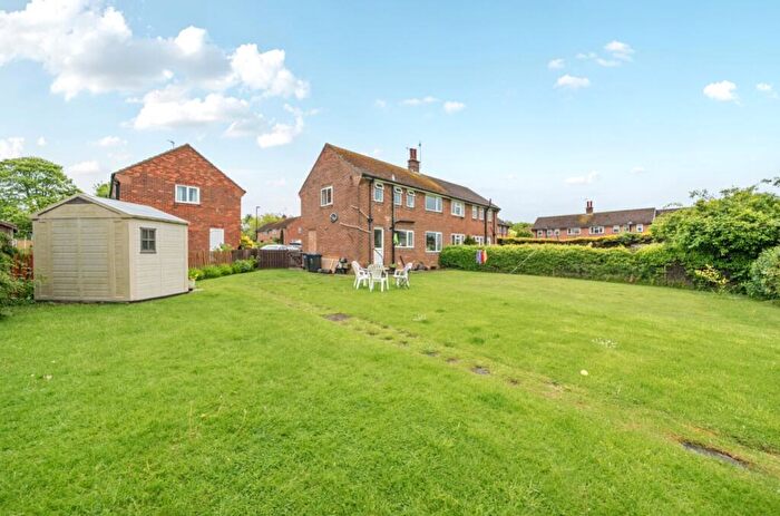 3 Bedroom Semi-Detached House For Sale In Woodfield Close, Harrogate, HG1