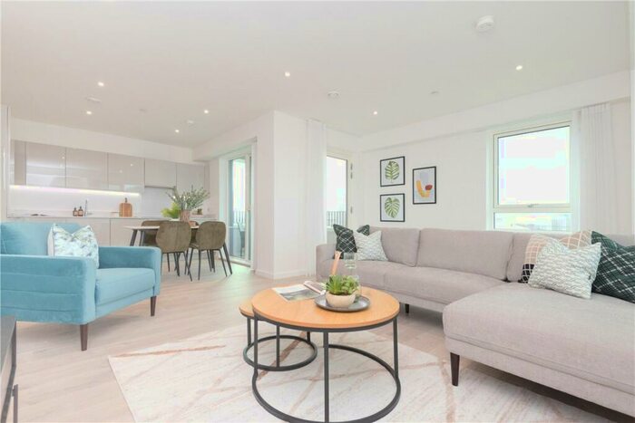 3 Bedroom Apartment To Rent In Heartwell Avenue, London, E16